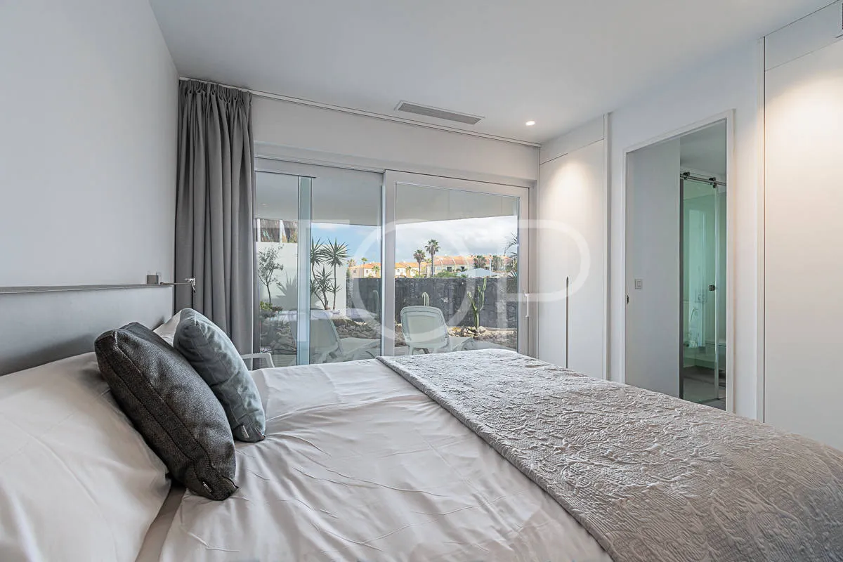 Lujoso y amplio apartamento de dos habitaciones con vistas al mar en Baobab Suites