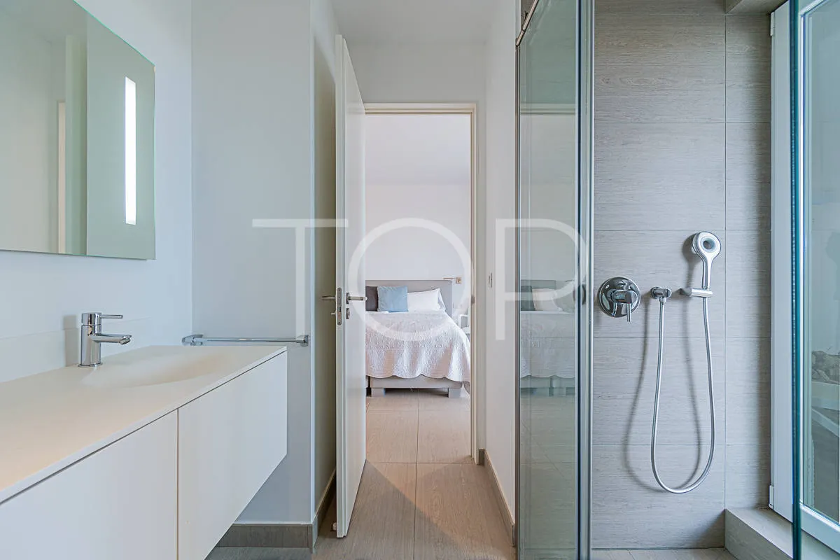 Lujoso y amplio apartamento de dos habitaciones con vistas al mar en Baobab Suites