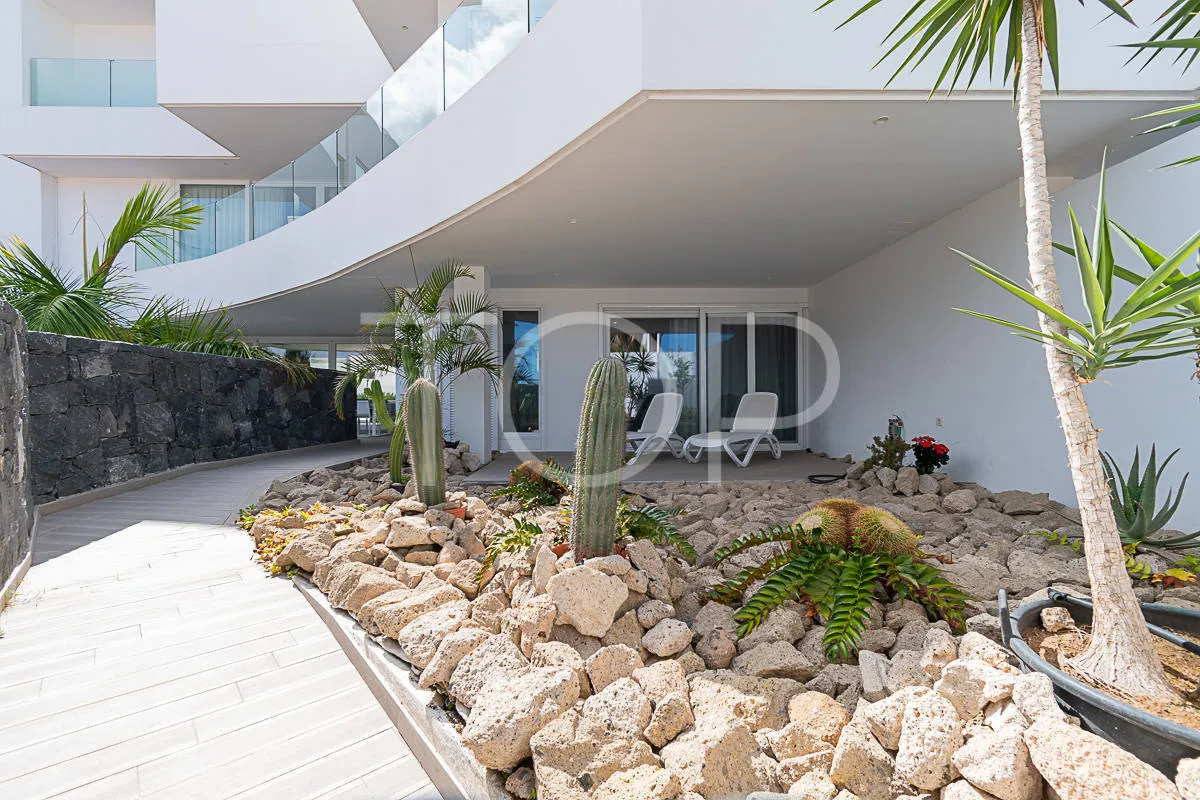 Lujoso y amplio apartamento de dos habitaciones con vistas al mar en Baobab Suites