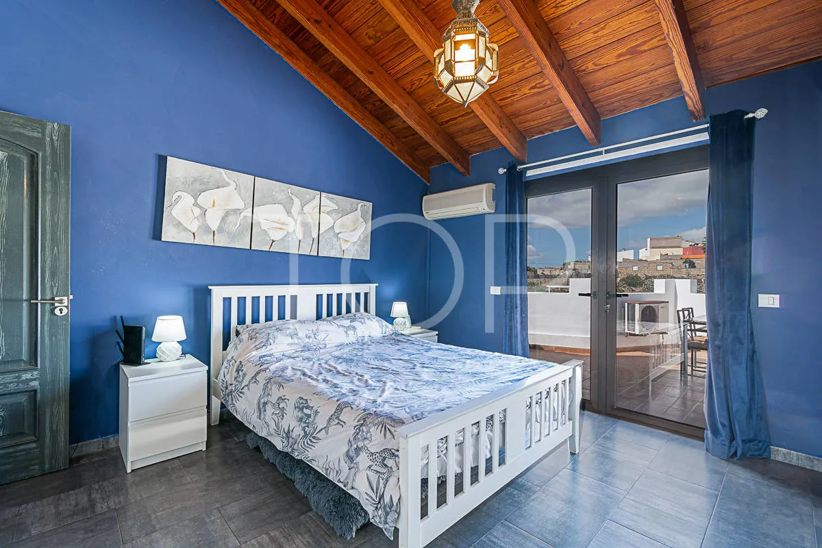 5-bedroom detached house and 2-bedroom apartment for sale in Charco Del Pino