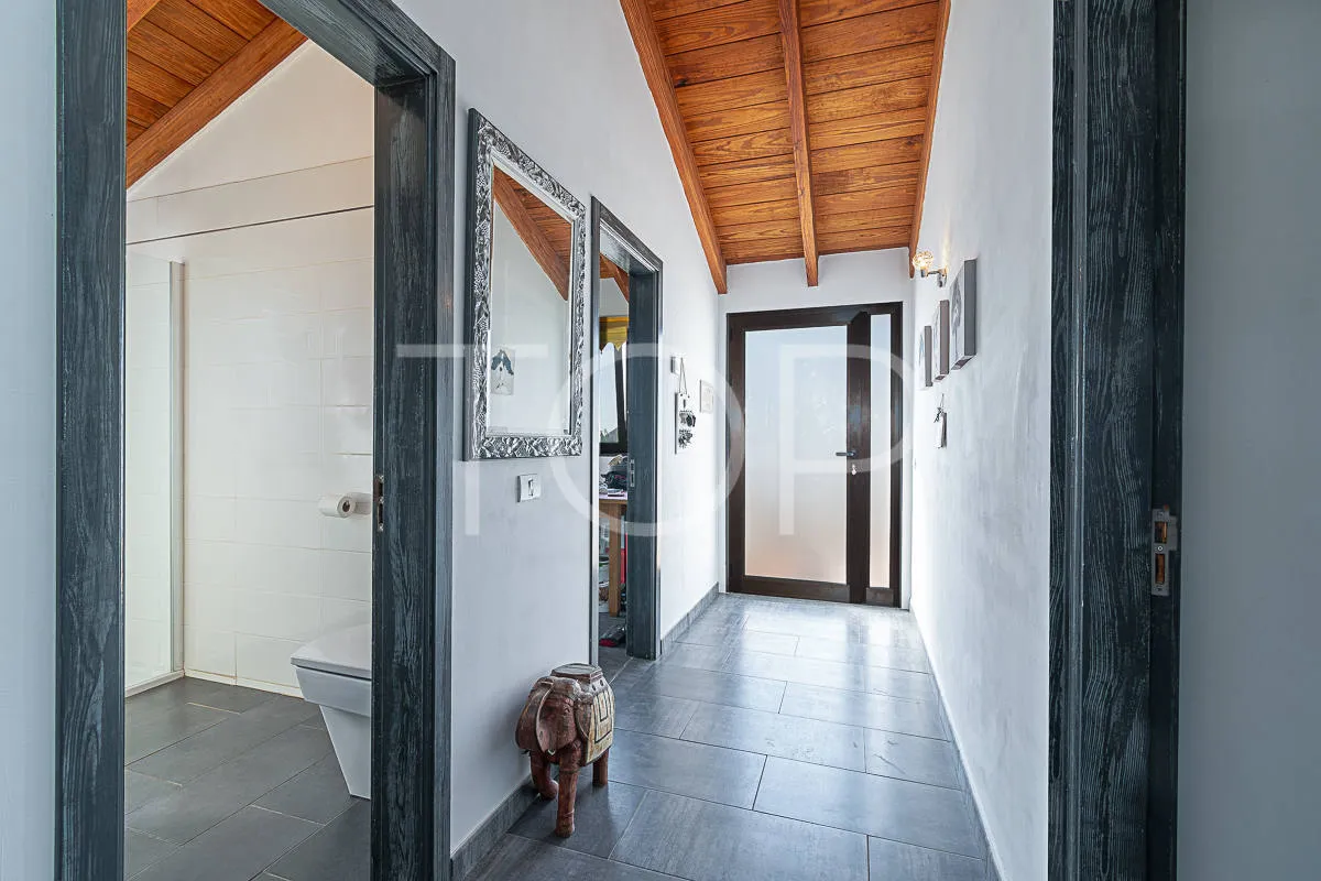 5-bedroom detached house and 2-bedroom apartment for sale in Charco Del Pino