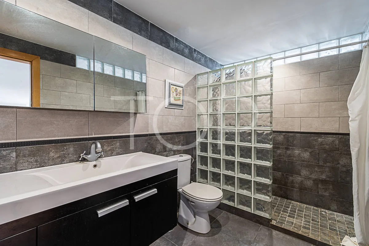 5-bedroom detached house and 2-bedroom apartment for sale in Charco Del Pino