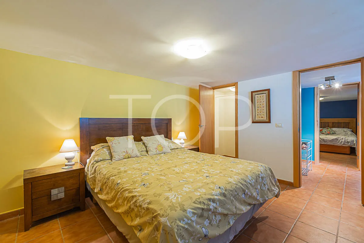5-bedroom detached house and 2-bedroom apartment for sale in Charco Del Pino