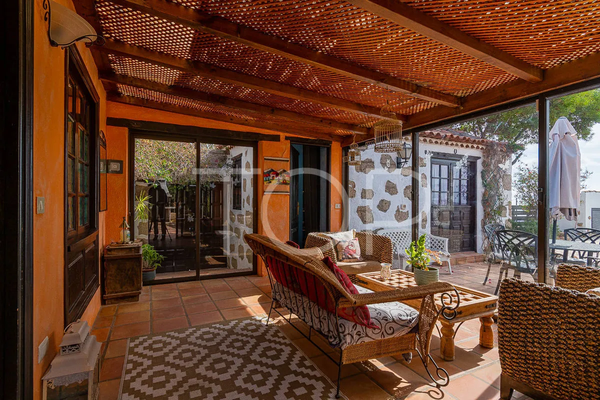 Acogedora casa canaria con vistas al mar y jardín en Granadilla de Abona