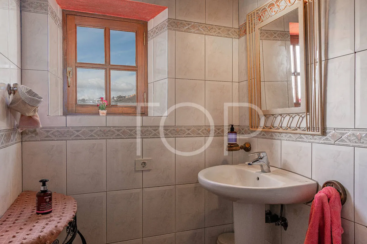 Acogedora casa canaria con vistas al mar y jardín en Granadilla de Abona