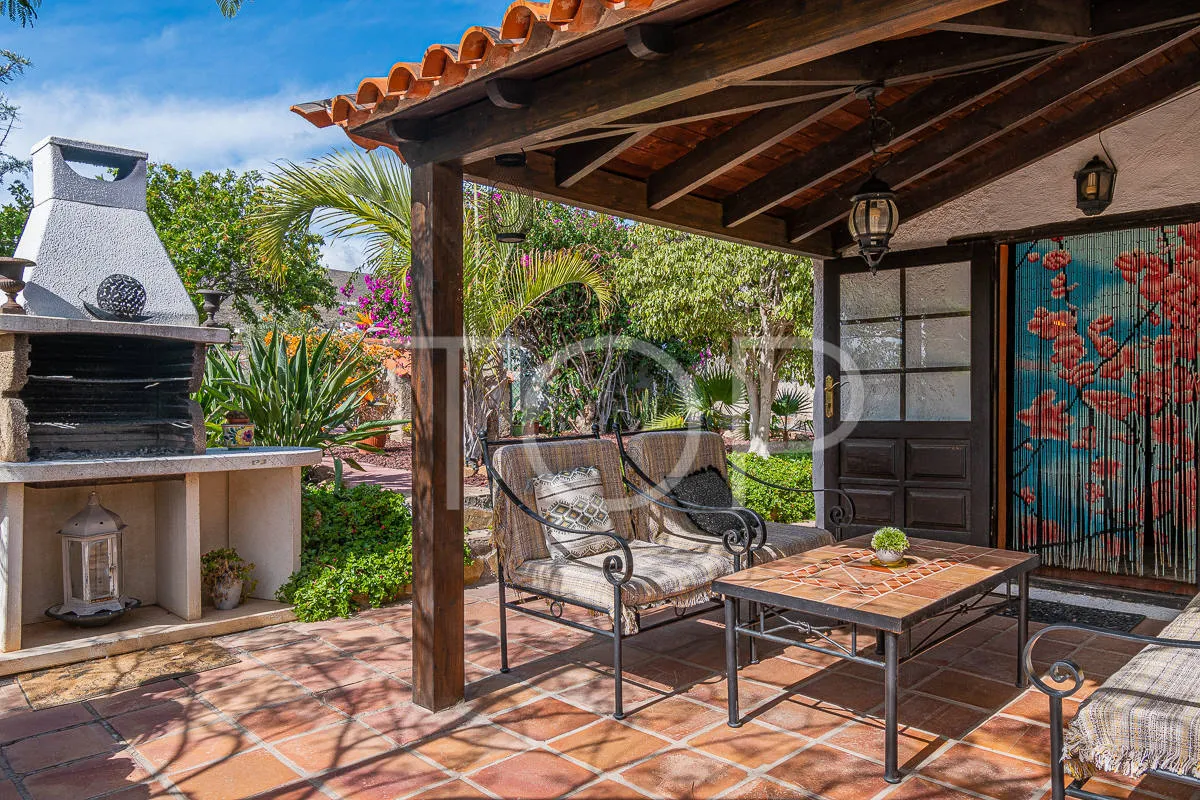 Acogedora casa canaria con vistas al mar y jardín en Granadilla de Abona