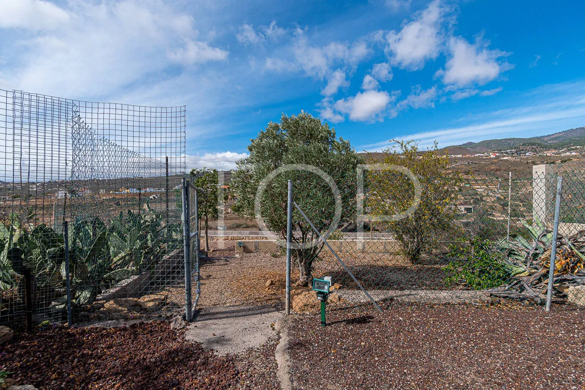 Acogedora casa canaria con vistas al mar y jardín en Granadilla de Abona
