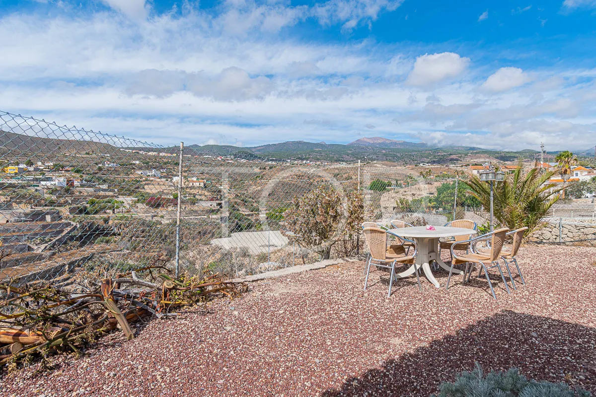 Acogedora casa canaria con vistas al mar y jardín en Granadilla de Abona