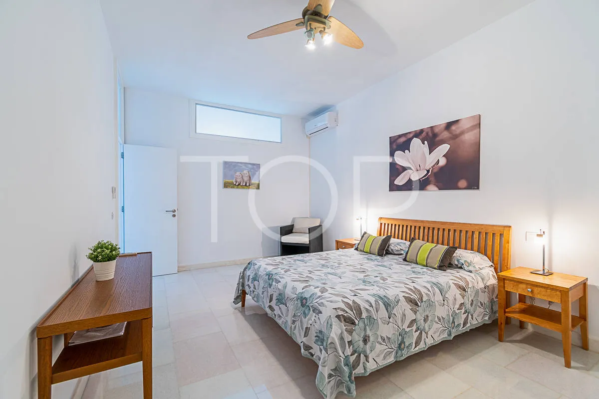 Impresionante villa moderna con vistas al mar en venta en la zona de lujo de Playa del Duque
