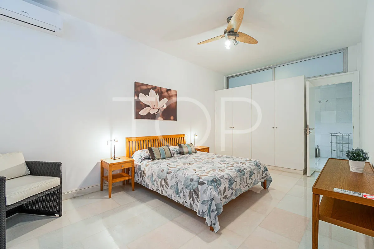 Impresionante villa moderna con vistas al mar en venta en la zona de lujo de Playa del Duque