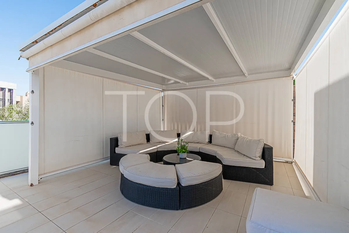 Impresionante villa moderna con vistas al mar en venta en la zona de lujo de Playa del Duque