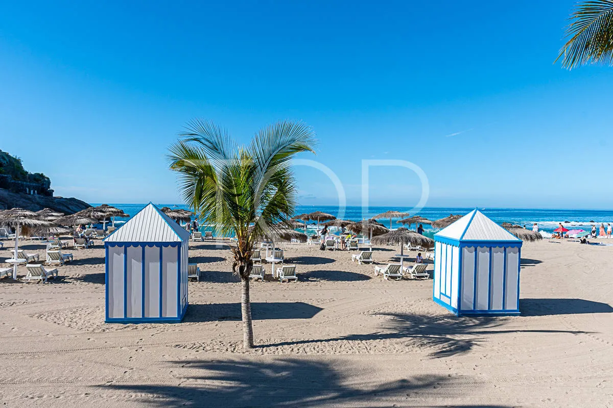 Impresionante villa moderna con vistas al mar en venta en la zona de lujo de Playa del Duque