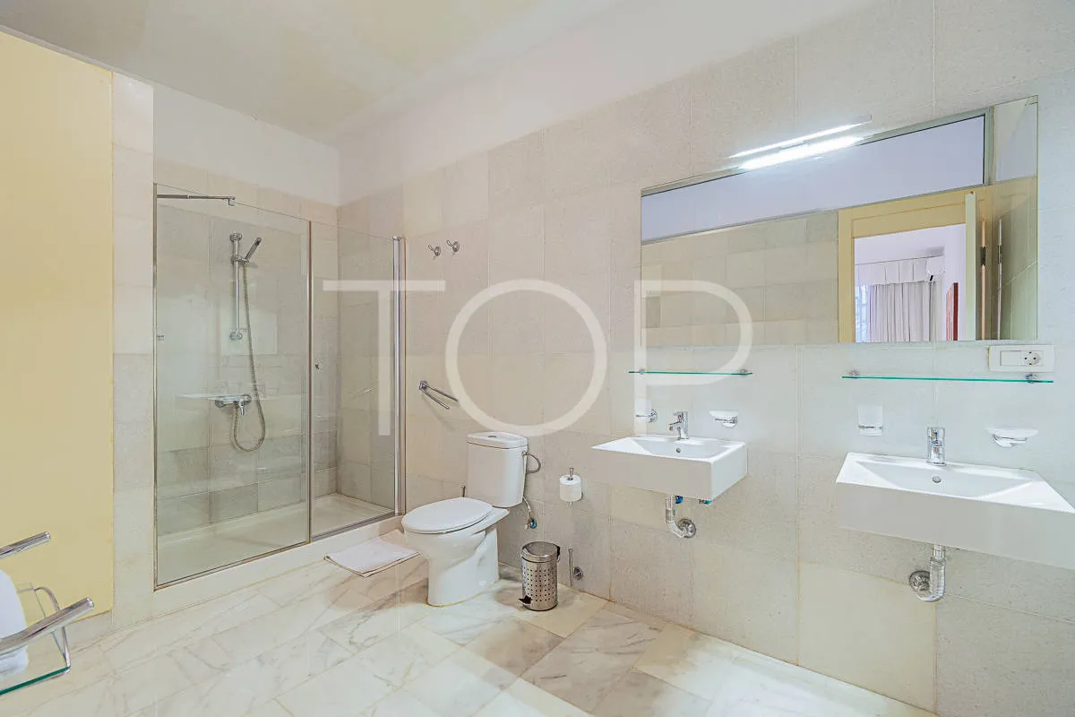 Impresionante villa moderna con vistas al mar en venta en la zona de lujo de Playa del Duque