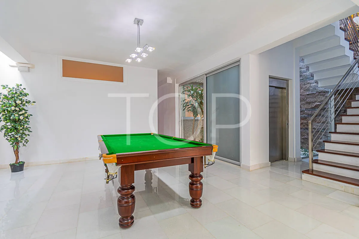 Impresionante villa moderna con vistas al mar en venta en la zona de lujo de Playa del Duque