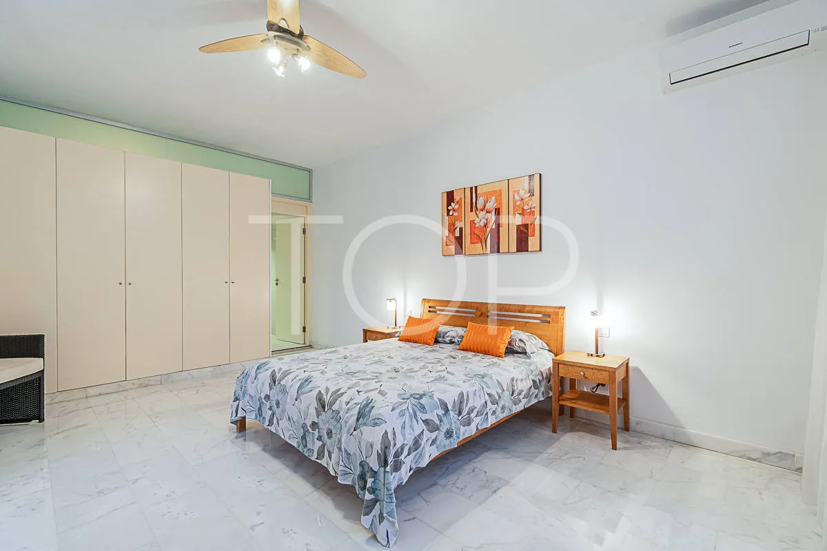 Impresionante villa moderna con vistas al mar en venta en la zona de lujo de Playa del Duque