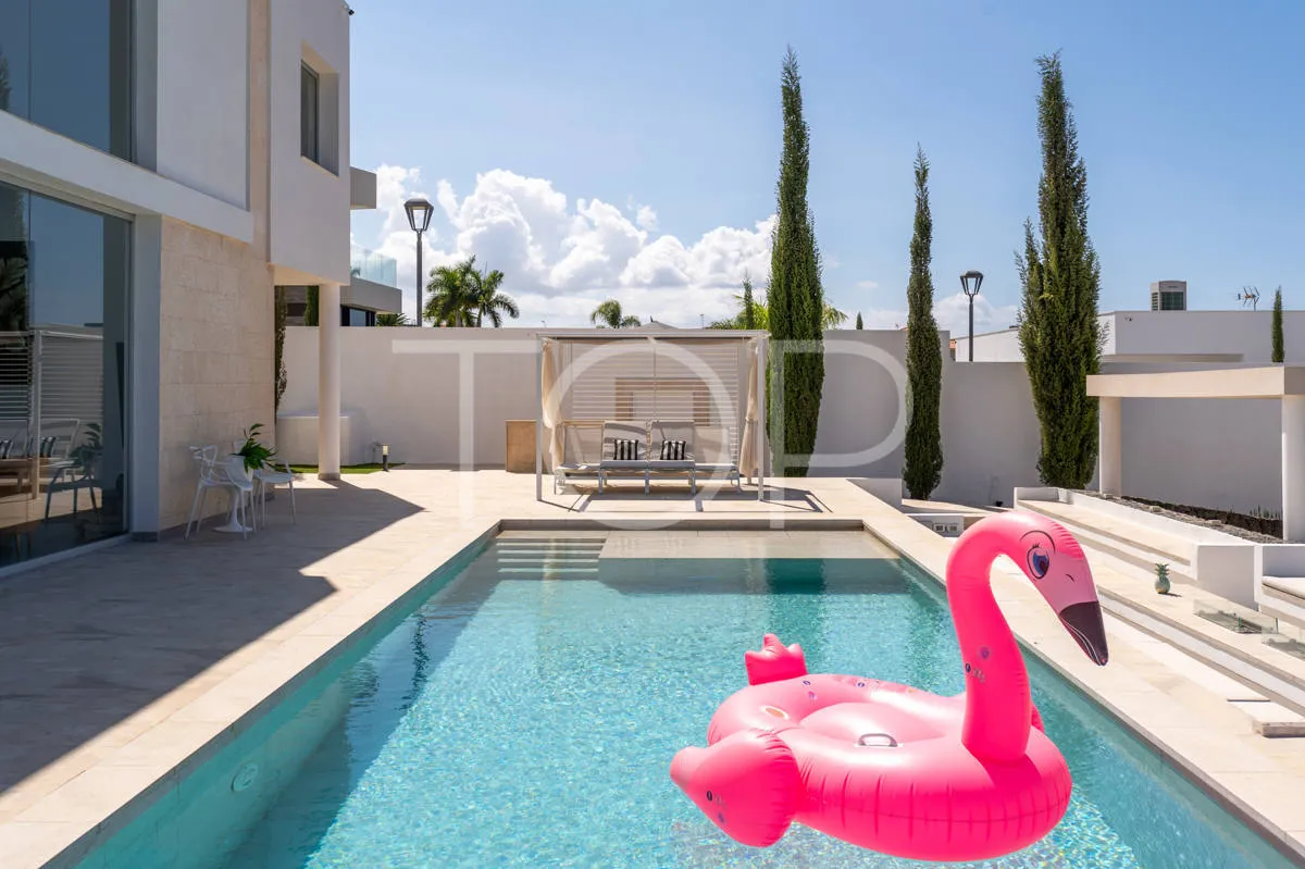 En venta fantástica villa de 4 dormitorios en la prestigiosa zona de Playa Paraíso