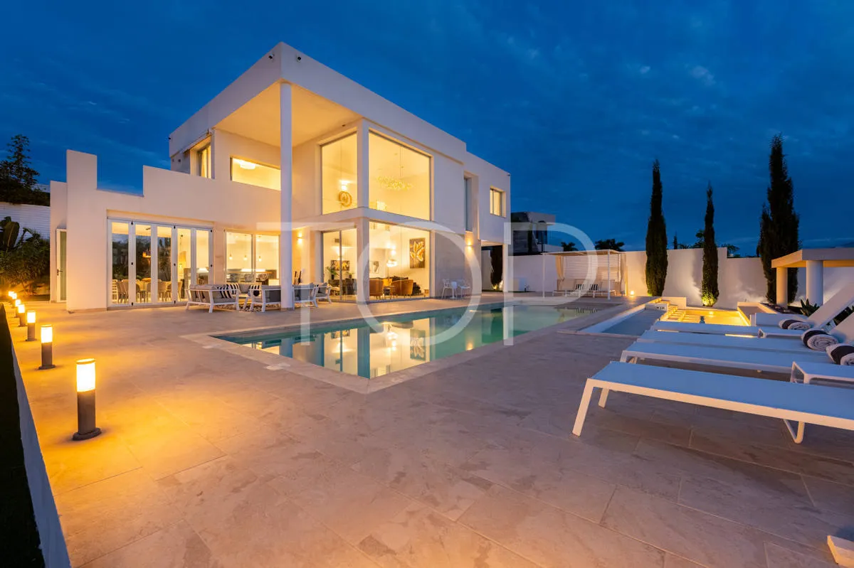 En venta fantástica villa de 4 dormitorios en la prestigiosa zona de Playa Paraíso