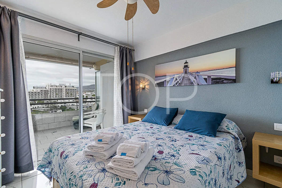Bonito apartamento con amplia terraza y vista al mar en San Eugenio Bajo