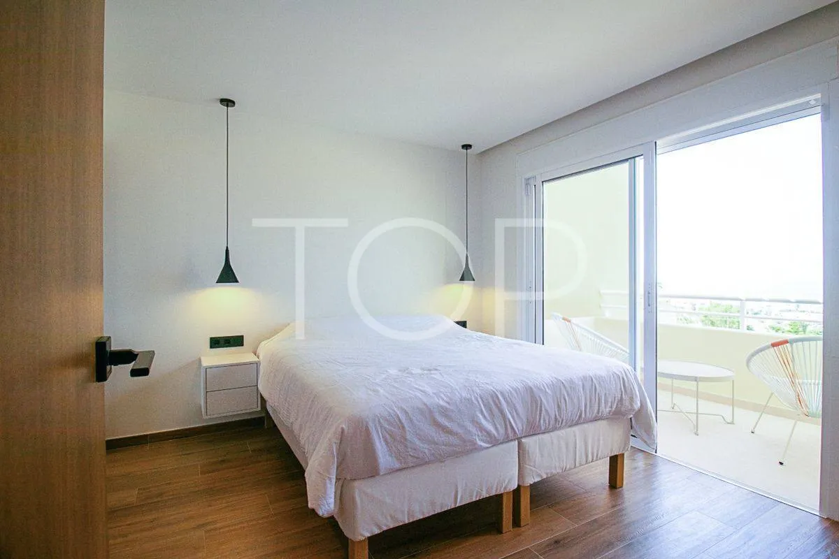 Herrliches neu renoviertes Stadthaus mit großer Terrasse zum Verkauf in El Madroñal, Costa Adeje
