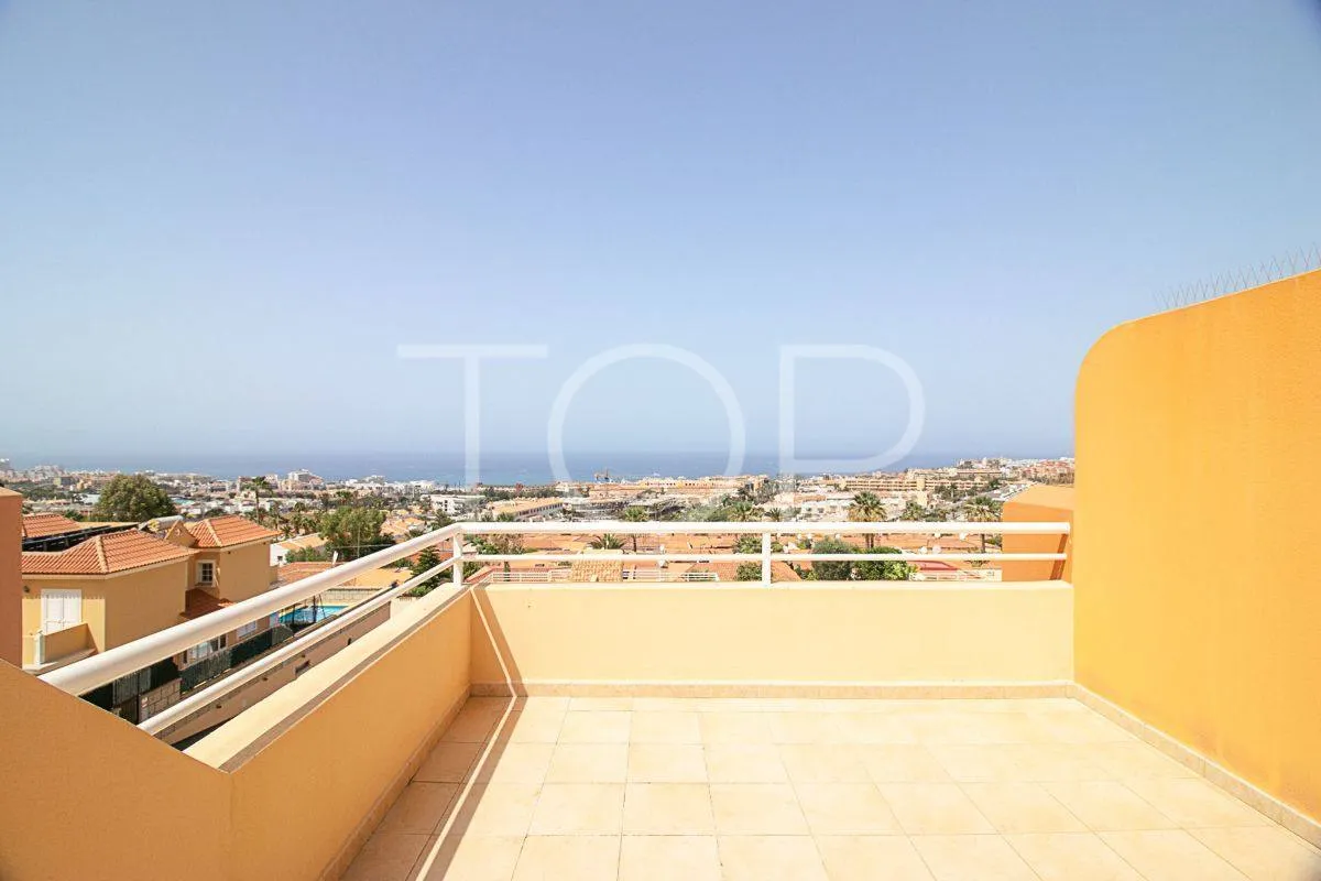 Estupendo adosado recién reformado con amplia terraza a la venta en El Madroñal, Costa Adeje