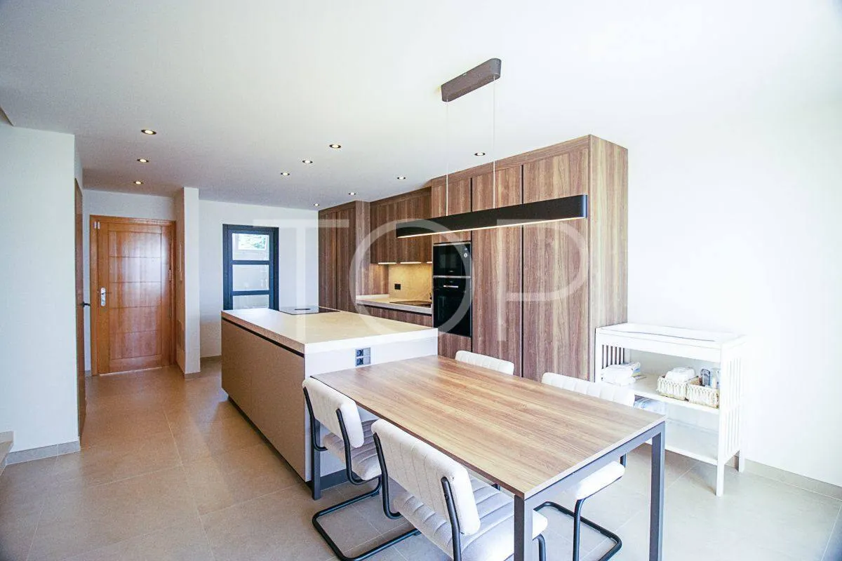 Estupendo adosado recién reformado con amplia terraza a la venta en El Madroñal, Costa Adeje