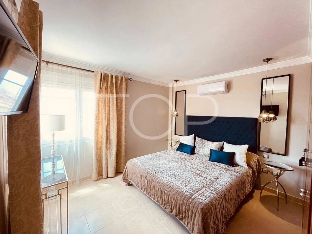 Villa moderna con piscina en venta en Los Cristianos