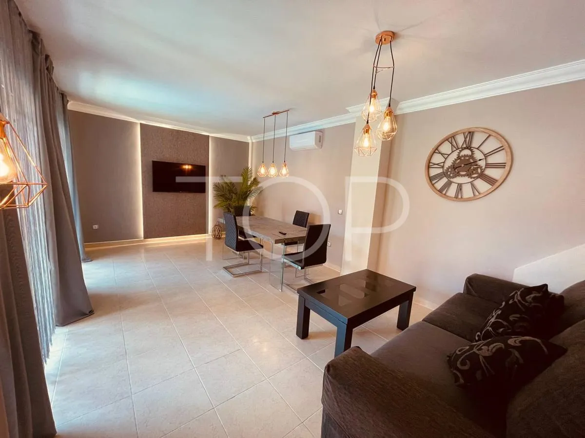 Villa moderna con piscina en venta en Los Cristianos