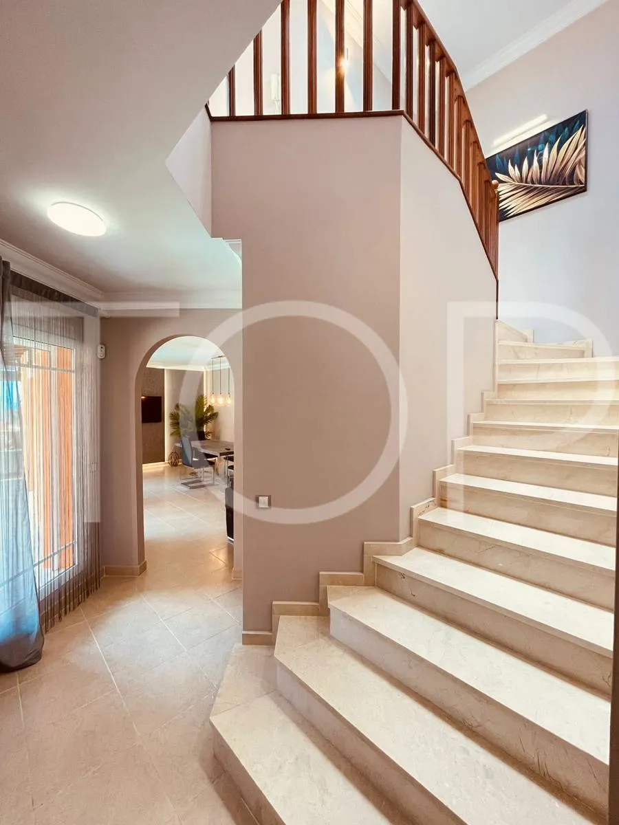 Villa moderna con piscina en venta en Los Cristianos