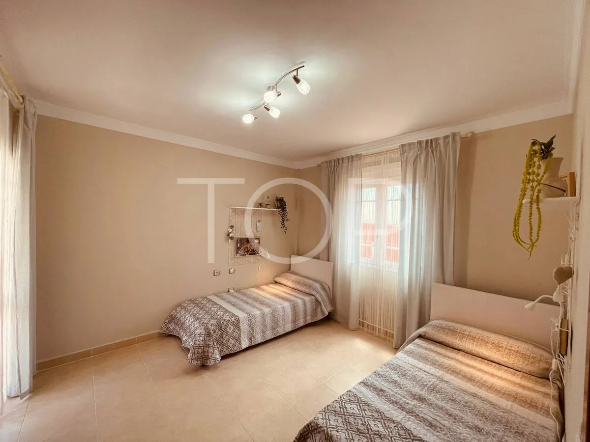 Moderne Villa mit Pool zum Verkauf in Los Cristianos