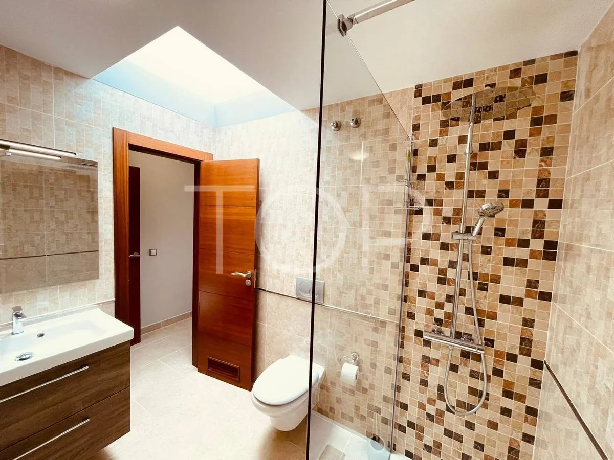 Villa moderna con piscina en venta en Los Cristianos