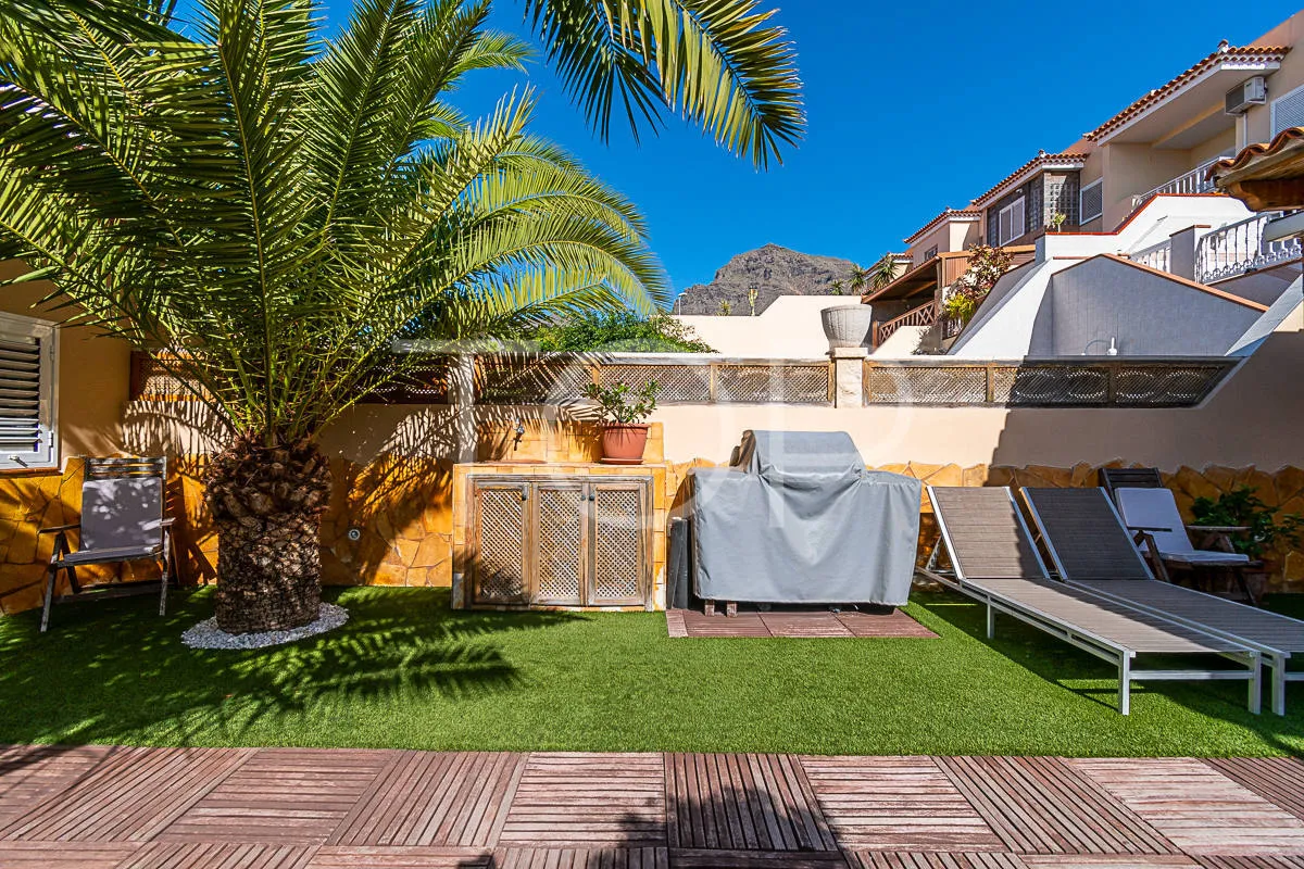 Residencia de lujo con vistas al mar y jardines exquisitos