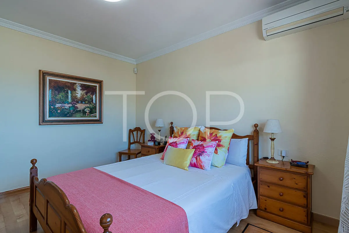 Residencia de lujo con vistas al mar y jardines exquisitos
