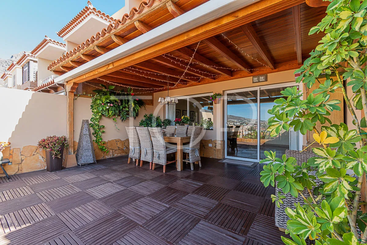 Residencia de lujo con vistas al mar y jardines exquisitos
