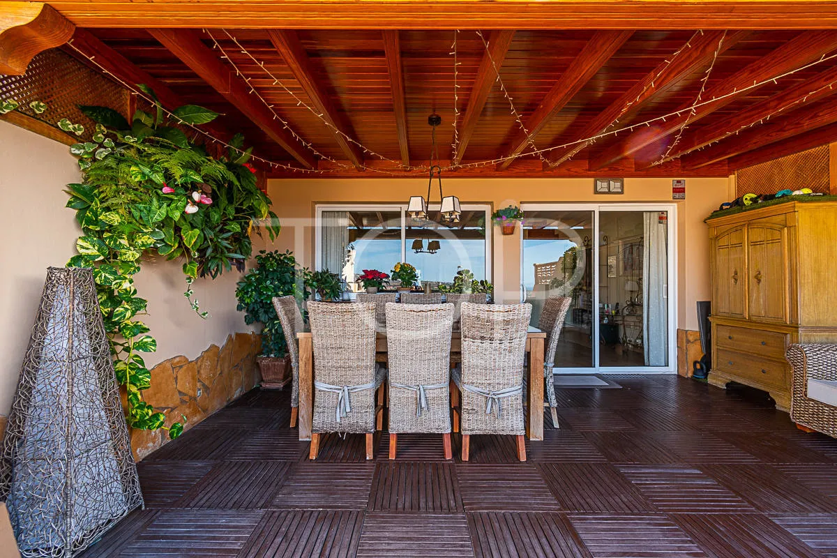 Residencia de lujo con vistas al mar y jardines exquisitos
