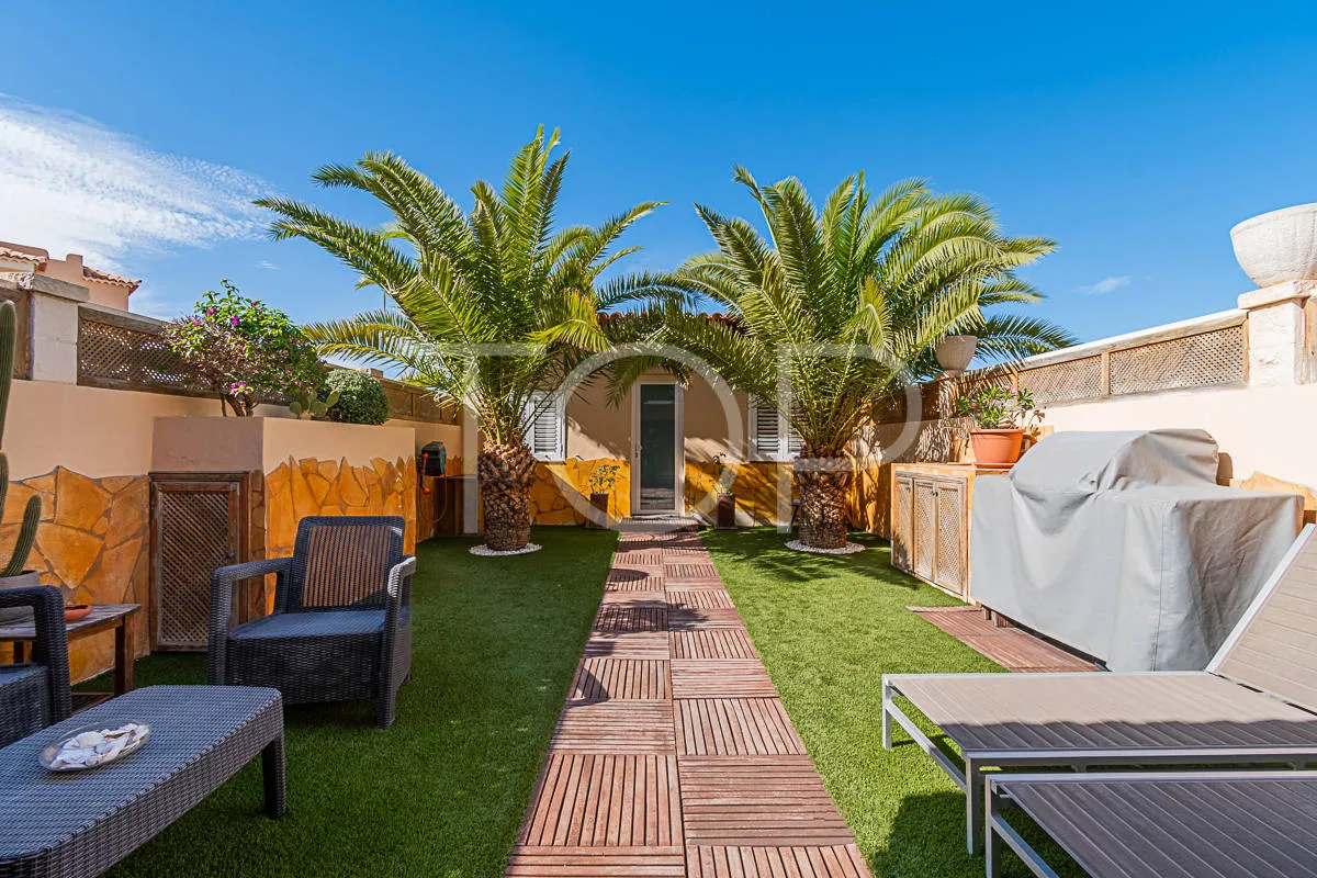 Residencia de lujo con vistas al mar y jardines exquisitos