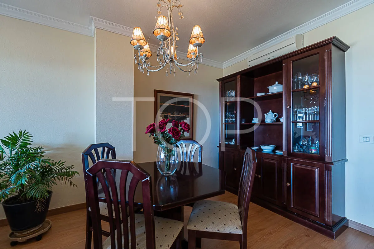 Residencia de lujo con vistas al mar y jardines exquisitos