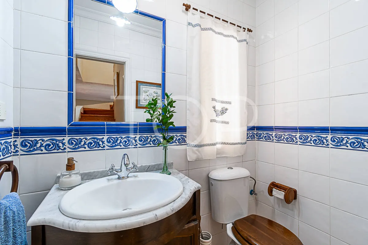 Residencia de lujo con vistas al mar y jardines exquisitos