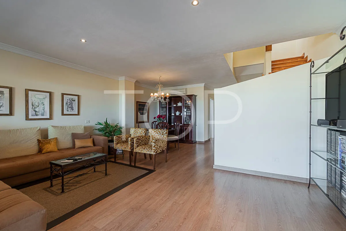 Residencia de lujo con vistas al mar y jardines exquisitos