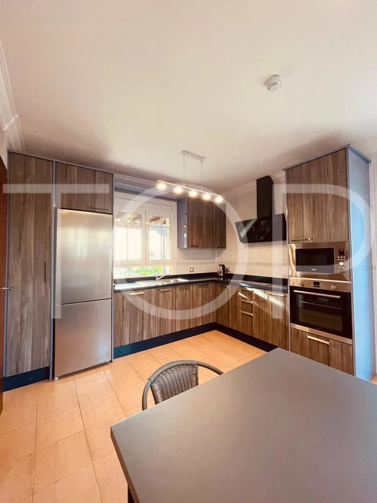 Villa moderna con piscina en venta en Los Cristianos
