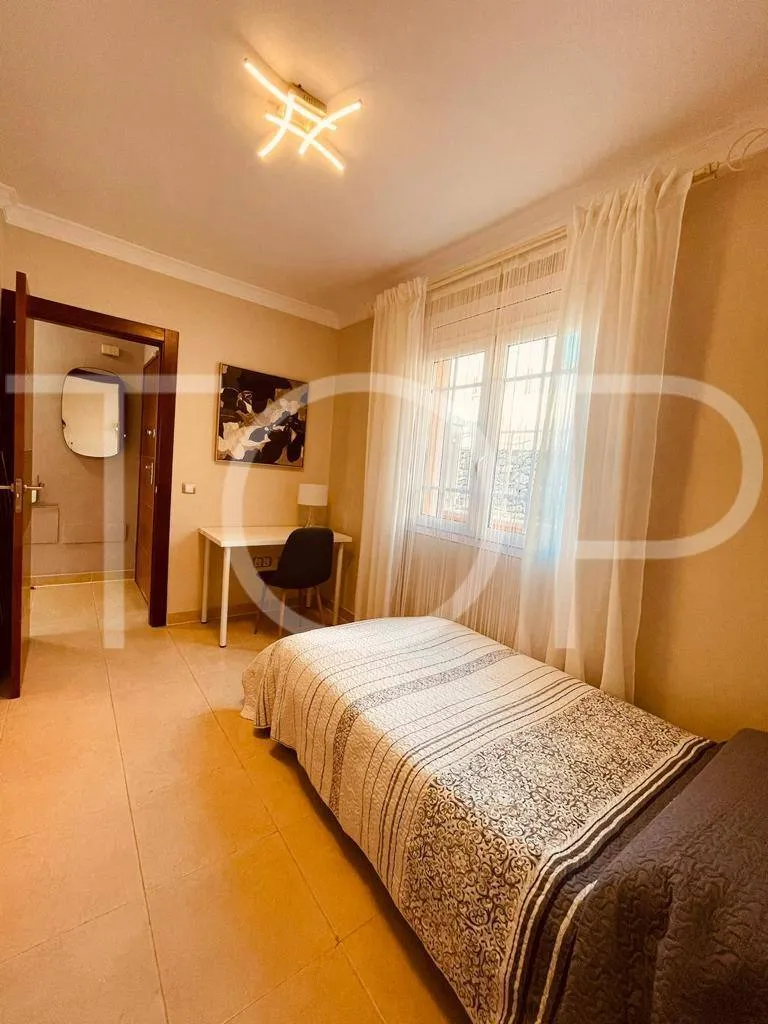 Villa moderna con piscina en venta en Los Cristianos