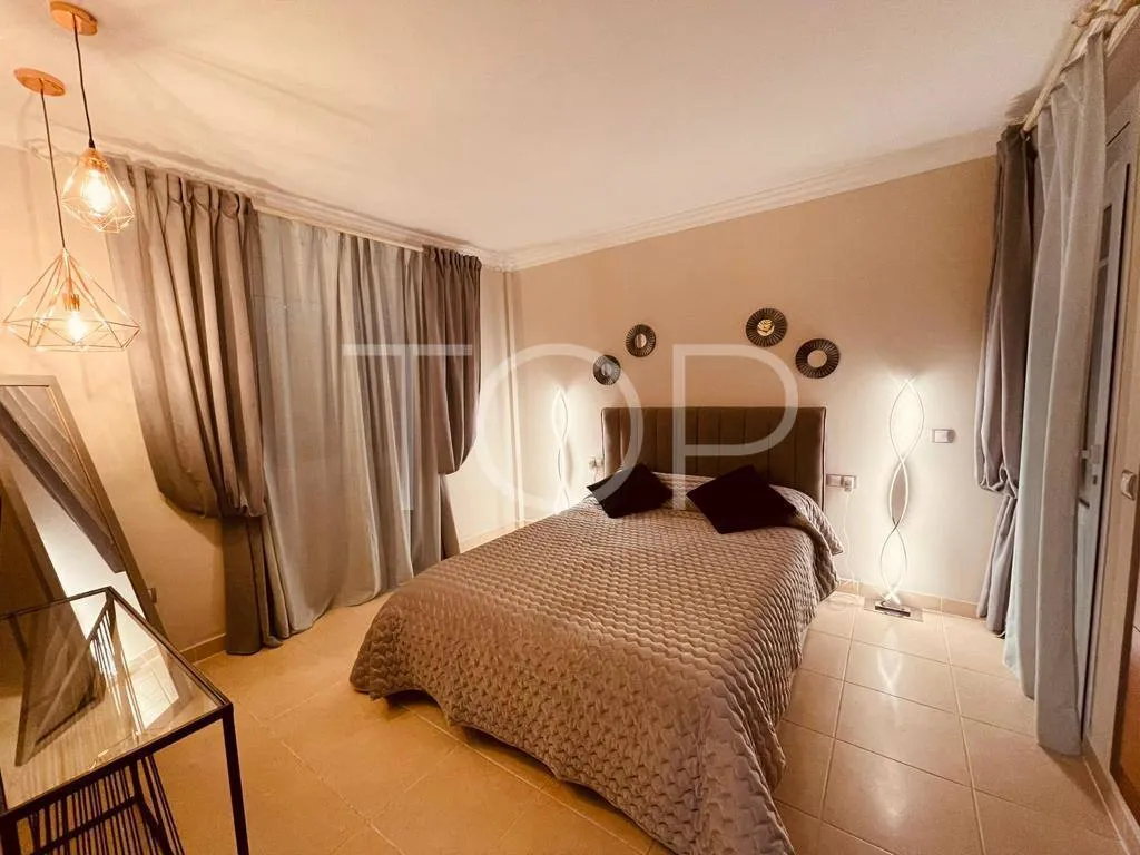 Villa moderna con piscina en venta en Los Cristianos