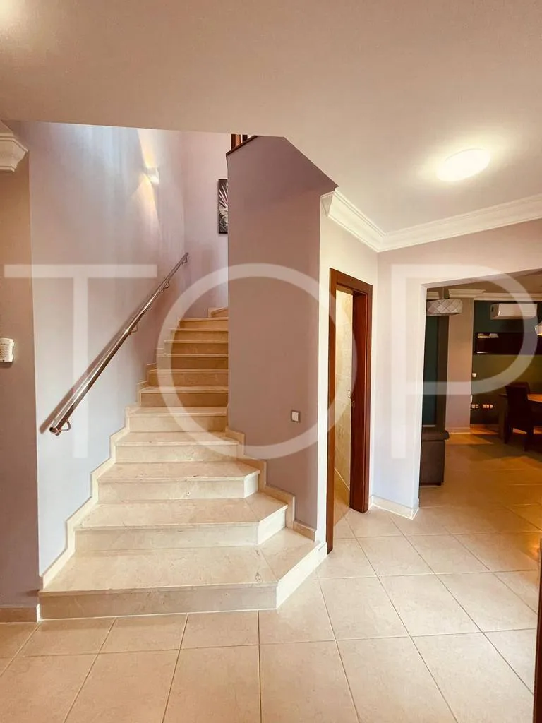 Villa moderna con piscina en venta en Los Cristianos