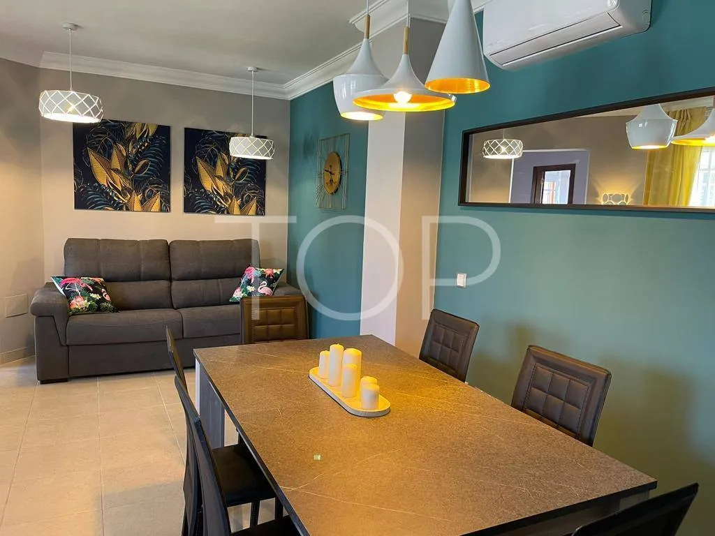 Villa moderna con piscina en venta en Los Cristianos