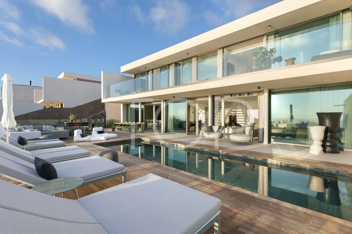 Villa de lujo moderna con impresionantes vistas al mar y a la montaña en Costa Adeje