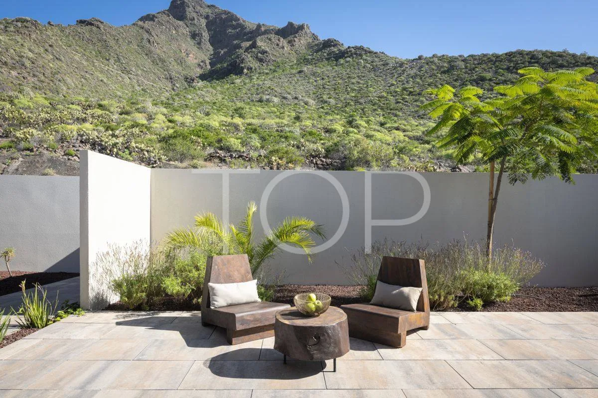 Villa de lujo moderna con impresionantes vistas al mar y a la montaña en Costa Adeje