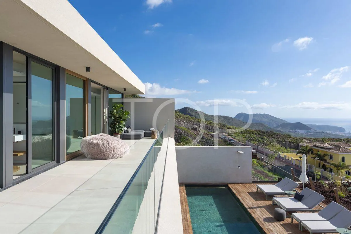 Villa de lujo moderna con impresionantes vistas al mar y a la montaña en Costa Adeje
