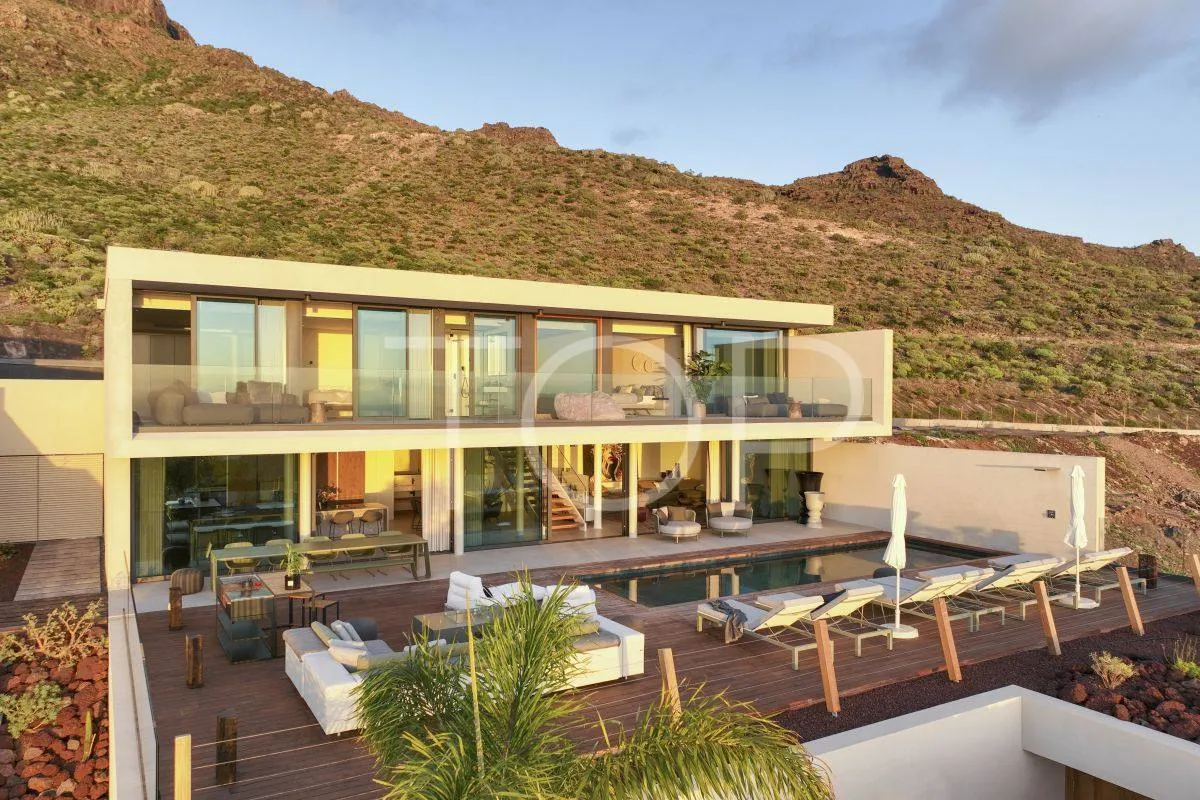 Villa de lujo moderna con impresionantes vistas al mar y a la montaña en Costa Adeje