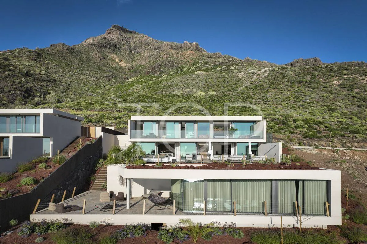 Villa de lujo moderna con impresionantes vistas al mar y a la montaña en Costa Adeje